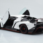 Lamborghini Veneno Bílý AUTOart 1:18 - image 3 of 8