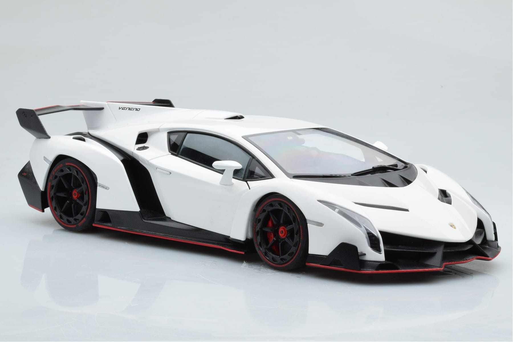 Lamborghini Veneno Bílý AUTOart 1:18 74507 Kov – obrázek 6 z 8