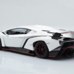 Lamborghini Veneno Bílý AUTOart 1:18 - image 7 of 8