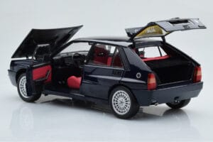 Lancia Delta HF Integrale Club Italia Modrý Kyosho 1:18 08343SC Kov – obrázek 3 z 8