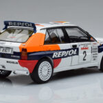 Lancia Delta HF Integrale Evoluzione #2 C. Sainz / L. Moya Tour de Corse 1993 Kyosho 1:18 - image 3 of 9