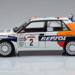 Lancia Delta HF Integrale Evoluzione #2 C. Sainz / L. Moya Tour de Corse 1993 Kyosho 1:18 - image 4 of 9