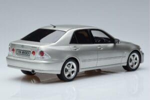 Lexus IS200 XE10 Stříbrný Otto 1:18 OT991 Pryskyřice – obrázek 2 z 6