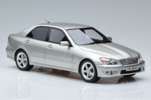 Lexus IS200 XE10 Stříbrný Otto 1:18 OT991 Pryskyřice – obrázek 4 z 6