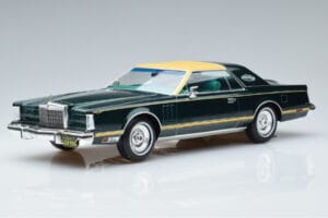 Lincoln Continental Mark V Tmavě Zelený MCG 1:18 MCG18404 Kov