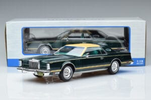 Lincoln Continental Mark V Tmavě Zelený MCG 1:18 MCG18404 Kov – obrázek 6 z 6