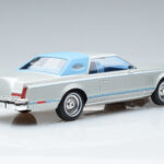 Lincoln Continental Mark V Stříbrný MCG 1:18 - image 2 of 6