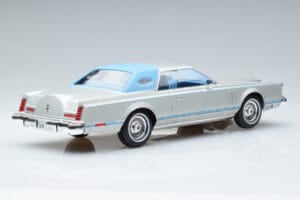 Lincoln Continental Mark V Stříbrný MCG 1:18 MCG18403 Kov – obrázek 2 z 6