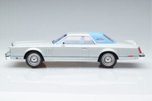 Lincoln Continental Mark V Stříbrný MCG 1:18 MCG18403 Kov – obrázek 3 z 6