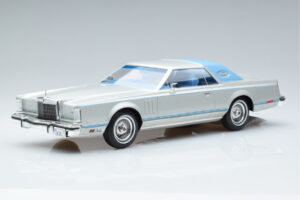 Lincoln Continental Mark V Stříbrný MCG 1:18