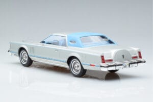 Lincoln Continental Mark V Stříbrný MCG 1:18 MCG18403 Kov – obrázek 5 z 6