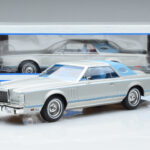 Lincoln Continental Mark V Stříbrný MCG 1:18 - image 6 of 6