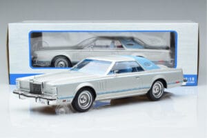 Lincoln Continental Mark V Stříbrný MCG 1:18 MCG18403 Kov – obrázek 6 z 6
