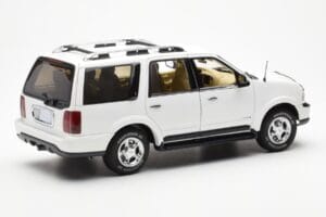 Lincoln Navigator Bílý AUTOart 1:18 72761 Kov – obrázek 3 z 8