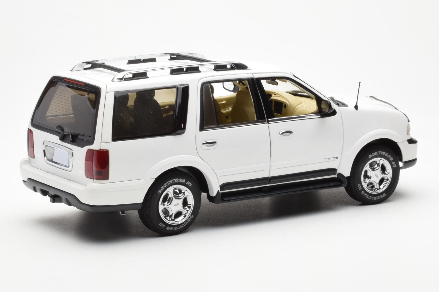 Lincoln Navigator Bílý AUTOart 1:18 72761 Kov – obrázek 3 z 8