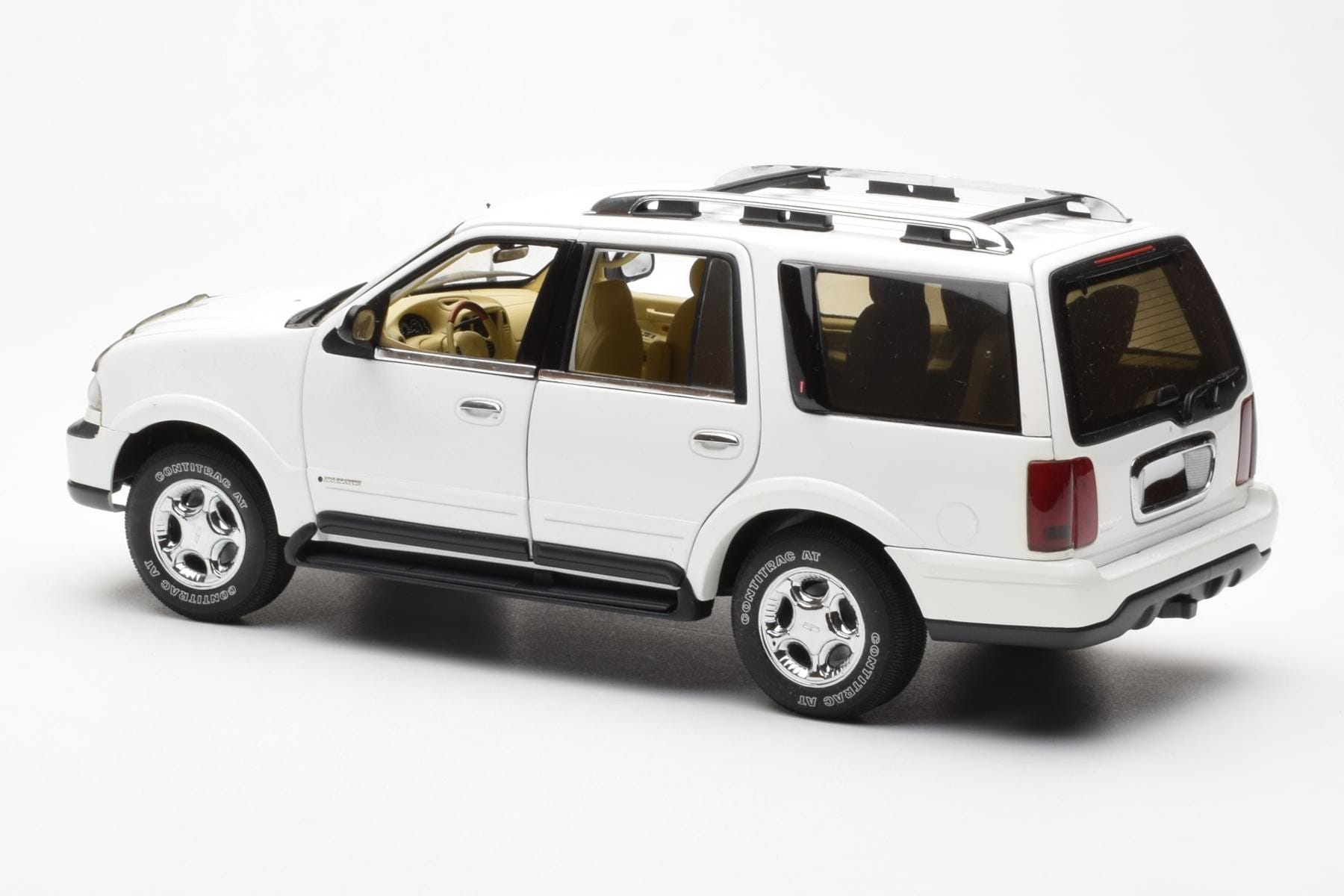 Lincoln Navigator Bílý AUTOart 1:18 72761 Kov – obrázek 7 z 8