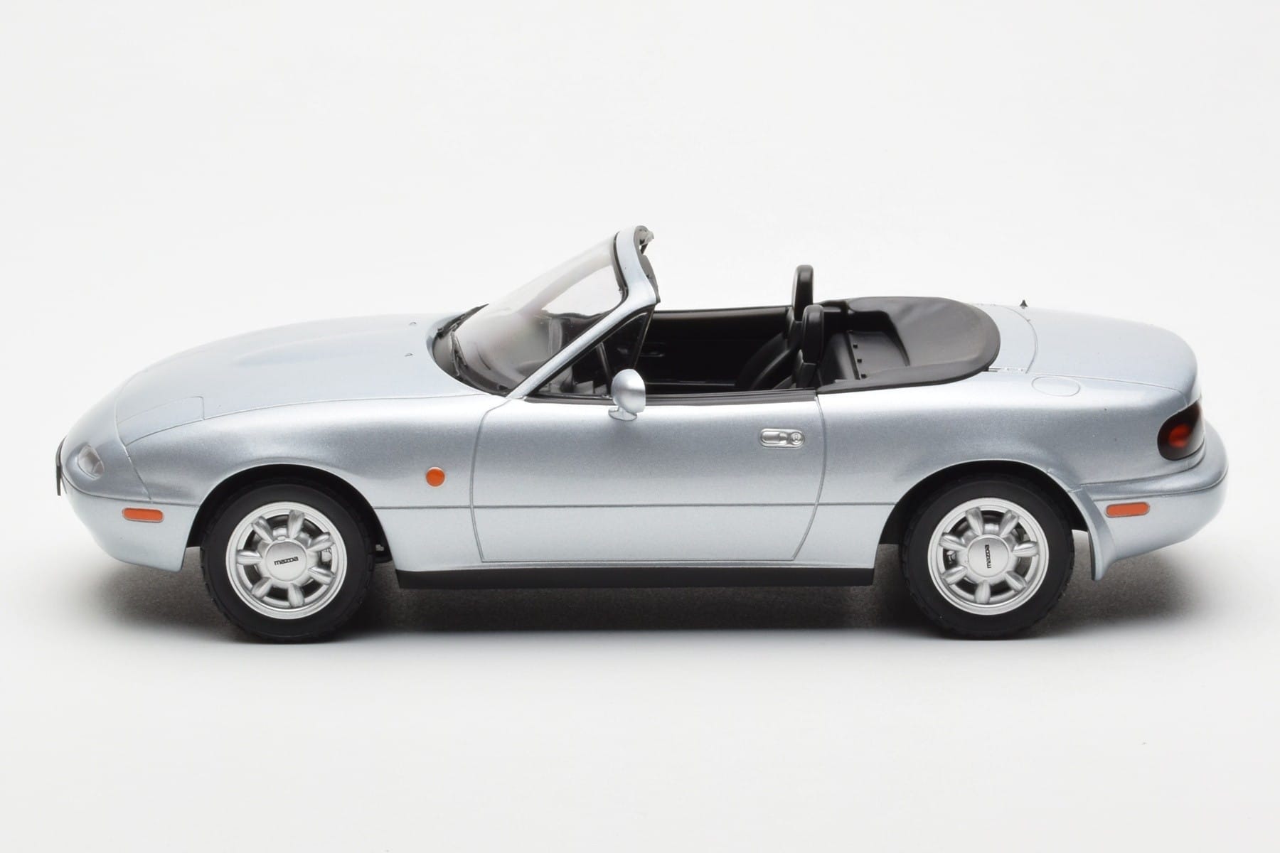 Mazda MX-5 NA Stříbrný Norev 1:18 188023 Kov – obrázek 3 z 7