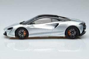McLaren Artura Stříbrný GT Spirit 1:18 GT873 Pryskyřice – obrázek 3 z 6