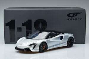 McLaren Artura Stříbrný GT Spirit 1:18 GT873 Pryskyřice – obrázek 6 z 6