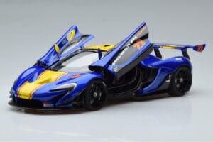 McLaren P1 GTR Modrá Se Žlutými Pruhy AUTOart 1:18 81542 Kompozit – obrázek 2 z 7