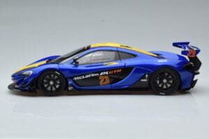 McLaren P1 GTR Modrá Se Žlutými Pruhy AUTOart 1:18 81542 Kompozit – obrázek 4 z 7