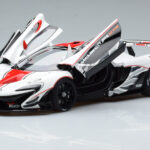 McLaren P1 GTR Lesklá Bílá S Červenými Pruhy AUTOart 1:18 - image 2 of 7