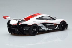 McLaren P1 GTR Lesklá Bílá S Červenými Pruhy AUTOart 1:18 81541 Kompozit – obrázek 3 z 7