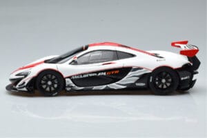 McLaren P1 GTR Lesklá Bílá S Červenými Pruhy AUTOart 1:18 81541 Kompozit – obrázek 4 z 7