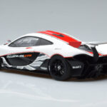McLaren P1 GTR Lesklá Bílá S Červenými Pruhy AUTOart 1:18 - image 6 of 7