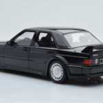 Mercedes 190E W201 2.5-16 Evo I Černý Otto 1:18 - image 5 of 6