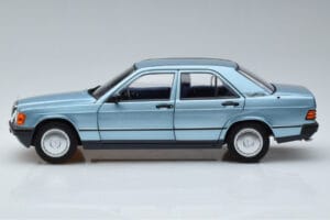 Mercedes 190E W201 Světle Modrá Norev 1:18 183828 Kov – obrázek 4 z 7