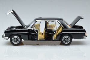 Mercedes 200 W115 Limitovaná Edice Norev 1:18 183775 Kov – obrázek 4 z 8
