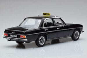 Mercedes 200 W115 Taxi Norev 1:18 183776 Kov – obrázek 3 z 7