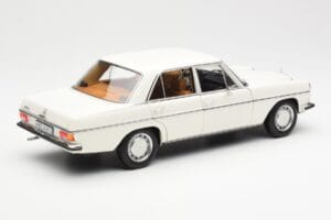 Mercedes 200 W115 Bílý Norev 1:18 183770 Kov – obrázek 3 z 8