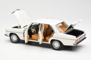 Mercedes 200 W115 Bílý Norev 1:18 183770 Kov – obrázek 5 z 8