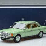 Mercedes 200 W123 Zelený Norev 1:18 183796 Kov - image 7 of 7