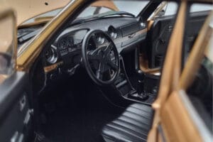 Mercedes 200T S123 AMG Package Béžová Norev 1:18 183739 Kov – obrázek 8 z 9