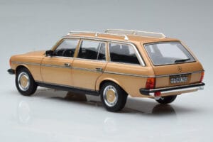 Mercedes 200T S123 Béžová Norev 1:18 183738 Kov – obrázek 7 z 9