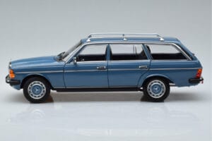 Mercedes 200T S123 Modrá Norev 1:18 183737 Kov – obrázek 4 z 7