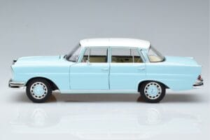 Mercedes 220 S W111 Modrý Norev 1:18 183920 Kov – obrázek 4 z 7