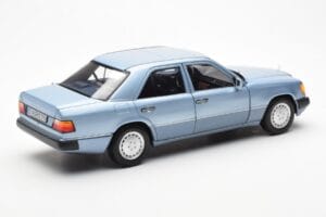 Mercedes 230E W124 Světle Modrý Metalíza Norev 1:18 183945 Kov – obrázek 3 z 8