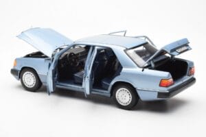Mercedes 230E W124 Světle Modrý Metalíza Norev 1:18 183945 Kov – obrázek 5 z 8