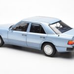 Mercedes 230E W124 Světle Modrý Metalíza Norev 1:18 - image 7 of 8
