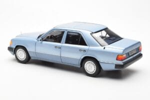 Mercedes 230E W124 Světle Modrý Metalíza Norev 1:18 183945 Kov – obrázek 7 z 8