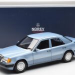 Mercedes 230E W124 Světle Modrý Metalíza Norev 1:18 - image 8 of 8
