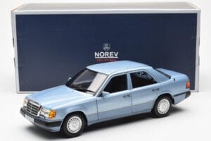 Mercedes 230E W124 Světle Modrý Metalíza Norev 1:18 183945 Kov – obrázek 8 z 8