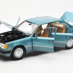 Mercedes 230E W124 Beryl Metallic Edice Dealera Norev 1:18 B66040698 - image 2 of 8