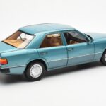 Mercedes 230E W124 Beryl Metallic Edice Dealera Norev 1:18 B66040698 - image 3 of 8