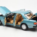 Mercedes 230E W124 Beryl Metallic Edice Dealera Norev 1:18 B66040698 - image 5 of 8