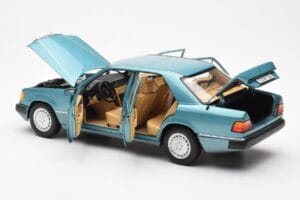 Mercedes 230E W124 Beryl Metallic Edice Dealera Norev 1:18 B66040698 Kov – obrázek 5 z 8